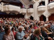 Gálaműsorral köszöntötték az időseket Szentesen az Idősek Világnapja alkalmából…