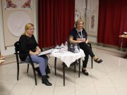 Kristin M. Furrier a Társalkodónő I-II. kötetének bemutatója volt. A szerzővel …