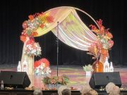 Ma az Idősek Világnapja alkalmából énekelt a szépkorúaknak László Attila, aki a …