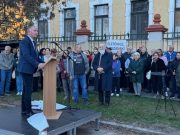 „Normális egészségügyi ellátást akarunk!” Tiltakozás a kórházért