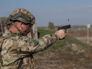 EUFOR29 felkészülés Pisztoly és gépkarabély lövészet: pontos célzás, biztos kül…