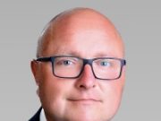 Stabil bástyaként szolgálja a várost…