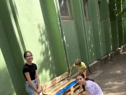 Szülők összefogásával iskolai udvar rendezés a Kosztában…