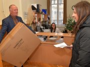 Ajándékokkal támogatta az önkormányzat a szentesi kórházat…