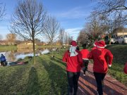 Ki gondolta, hogy december 8-án a horgászoknak is akad társasága a Kurca-parton?…