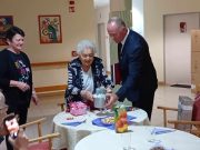 Kilencven évesen még mindig szervez…