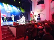 Több mint hárommillió ajándék elkészülhet 60 perc alatt? A Pom Pom együttes dupl…