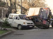 Traktor borult egy autóra…