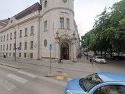 Útlezárás a Városháza mellett…