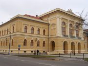 Parkolóhelyeket zárnak le hétfőn…