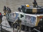 Technikai eszközök, köztük Lynx páncélozott gyalogsági harcjármű, valamint Gidrá…