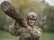 Föld, fa, vasakarat – ez az Acélkockák védjegye….