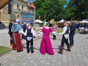 Középkori táncház…