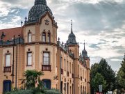 Szentes építészeti remekei: történeti helyszínek és épületek…