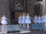 Táncosok vették birtokba a színpadot…