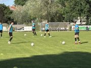 Elkezdődött a mérkőzés az első percben vezetést szereztünk… Hajrá Kinizsi!!!…