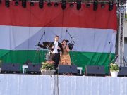 Színpadon a Fedák Sári Színház művészei…