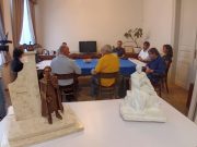 Zsűri előtt a Kiss Bálint-szobrok…