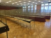 Épül a díszmadár kiállítás az Ifjúsági Házban….