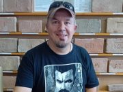 Háromszoros ok az ünneplésre. Kanfi-Horváth Imre a könyvtárban mutatja be új ver…