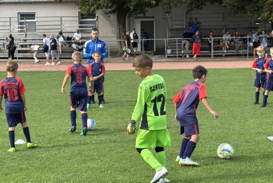 Igazi foci idő fogadta a Szentesi Kinizsi Gyermek Focifesztivált a Pusztai Lászl…