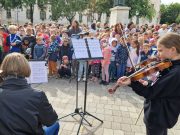 A zene világnapját immár húsz éve különleges hagyománnyal ünnepli a Kiss Bálint …