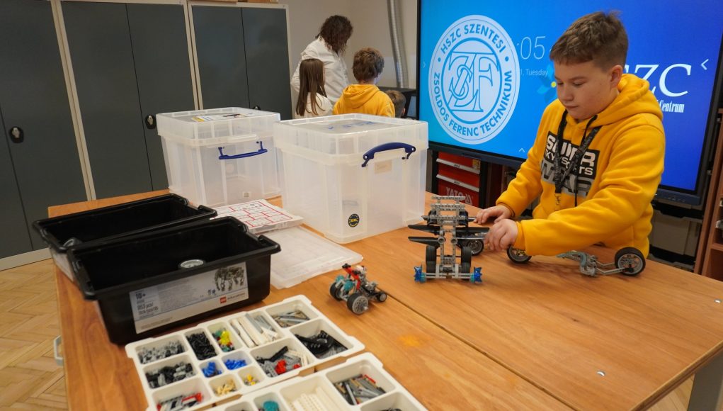 A HSZC Sz̳e̳n̳t̳e̳s̳i̳ Zs̳o̳l̳d̳o̳s̳ Fe̳r̳e̳n̳c̳ Te̳c̳h̳n̳i̳k̳u̳m̳ h̳ír̳e̳i̳…