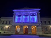 A Gyermekjogok Világnapja alkalmából kéken világít a Megyeháza Konferencia és Ku…