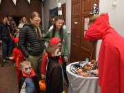 Csokit vagy csínyt! – I. rész: Jelmezek, térképek és édességvadászat Szentes utc…