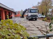 Dolgozik az útmaró a szentesi mentőállomásnál – ideiglenes lezárásokra kell szám…