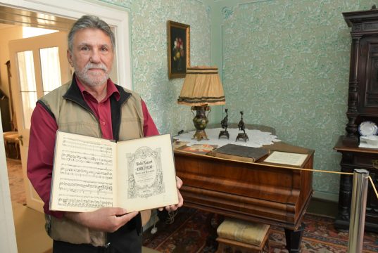 Zenei örökség tér vissza Szentesre – a Péter család újabb ajándéka a Koszta Józs…