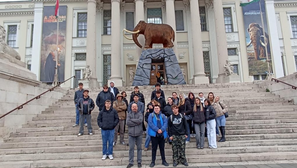 A HSZC Sz̳e̳n̳t̳e̳s̳i̳ Zs̳o̳l̳d̳o̳s̳ Fe̳r̳e̳n̳c̳ Te̳c̳h̳n̳i̳k̳u̳m̳ h̳ír̳e̳i̳…