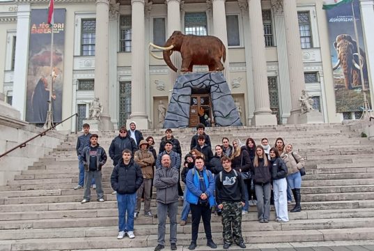 A HSZC Sz̳e̳n̳t̳e̳s̳i̳ Zs̳o̳l̳d̳o̳s̳ Fe̳r̳e̳n̳c̳ Te̳c̳h̳n̳i̳k̳u̳m̳ h̳ír̳e̳i̳…