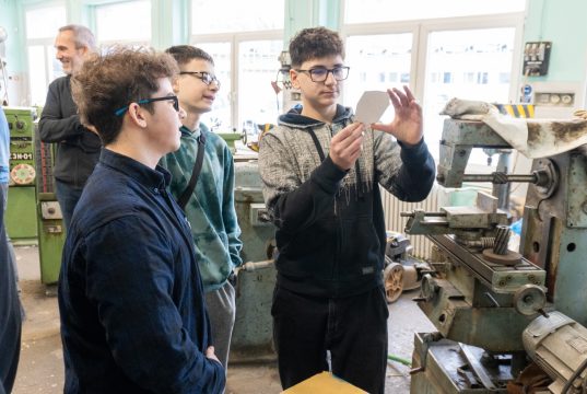 A II. Dél-Alföldi Elektrotechnika Verseny állomásai a Pollákban – képekben…