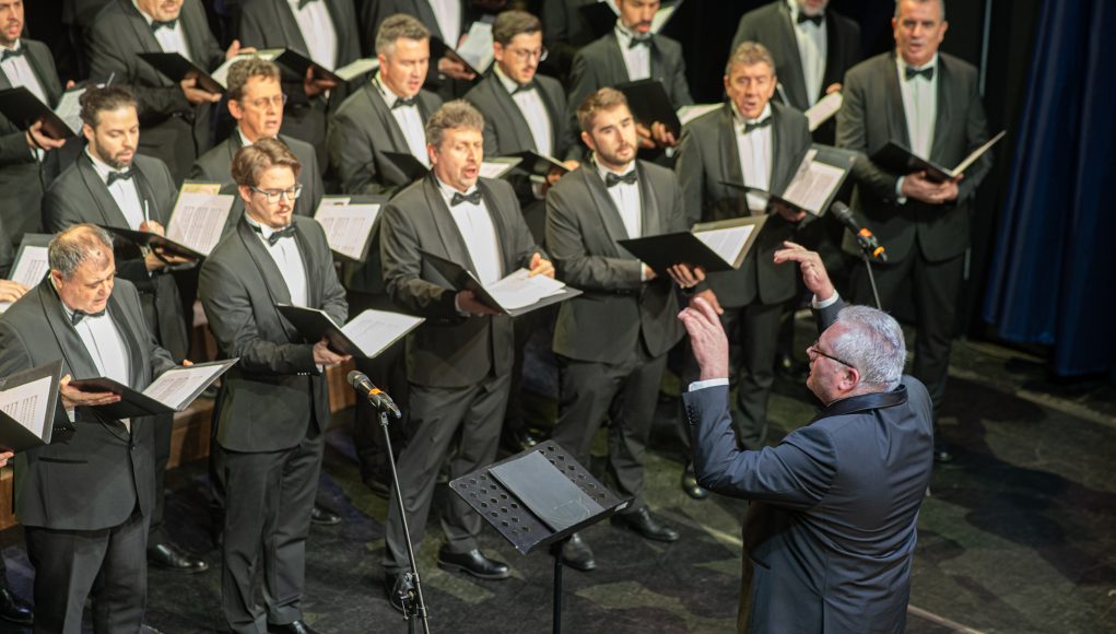 A zene Ünnepre hív!…