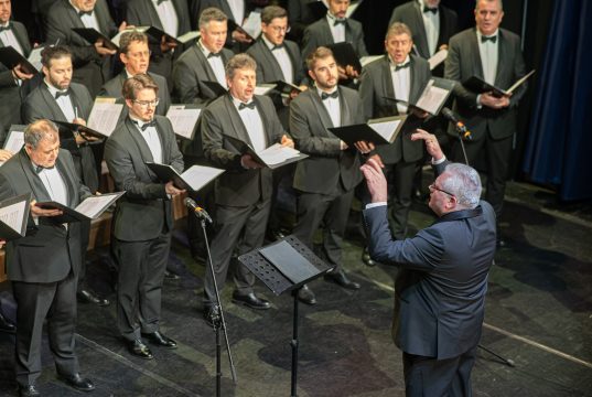 A zene Ünnepre hív!…