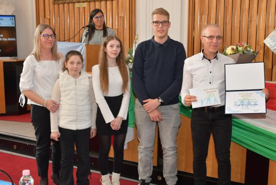 Átadták az Év Családja Szentesen díjat a képviselő-testület ülésén…