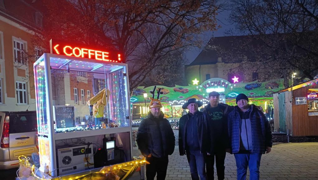 Karácsonyi hangulatban – már a Kossuth téren vagyunk!Gyertek, mindenki vendégünk…