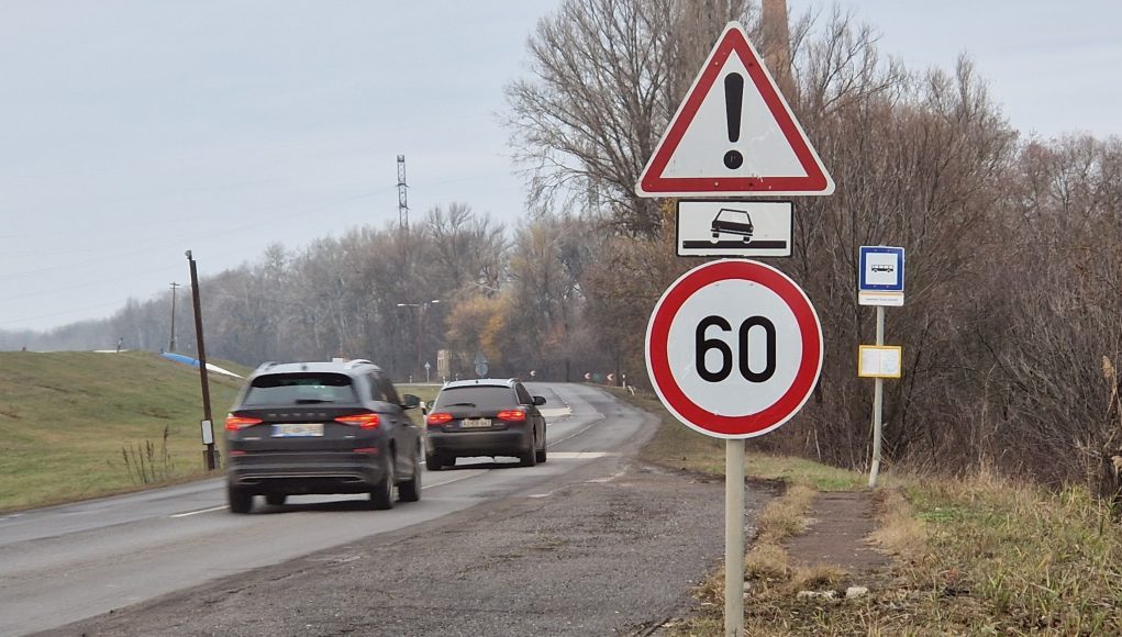 Megszűnt az balesetveszély a 451-esen – megoldották magyar módra…