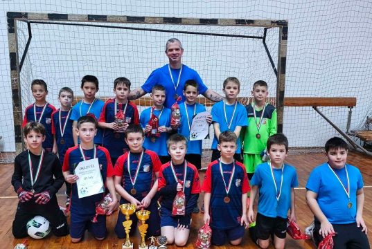 Szombaton került megrendezésre Csongrádon az I. Mikulás kupára az U-10-es korosz…