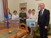 Törődés karácsony előtt – önkormányzati ajándékok a szentesi kórház gyógyítóinak…