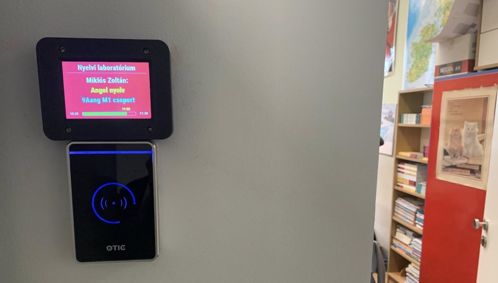 A jövő a Pollákban kezdődik! Iskolánk felújított földszinti részén a hagyományo…