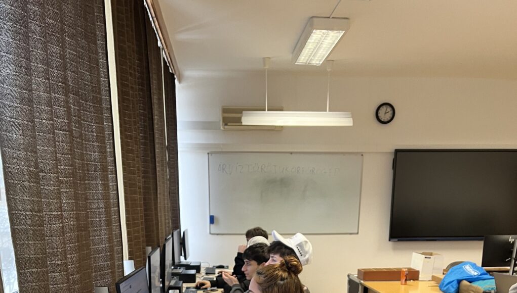 A HSZC Sz̳e̳n̳t̳e̳s̳i̳ Zs̳o̳l̳d̳o̳s̳ Fe̳r̳e̳n̳c̳ Te̳c̳h̳n̳i̳k̳u̳m̳ h̳ír̳e̳i̳…