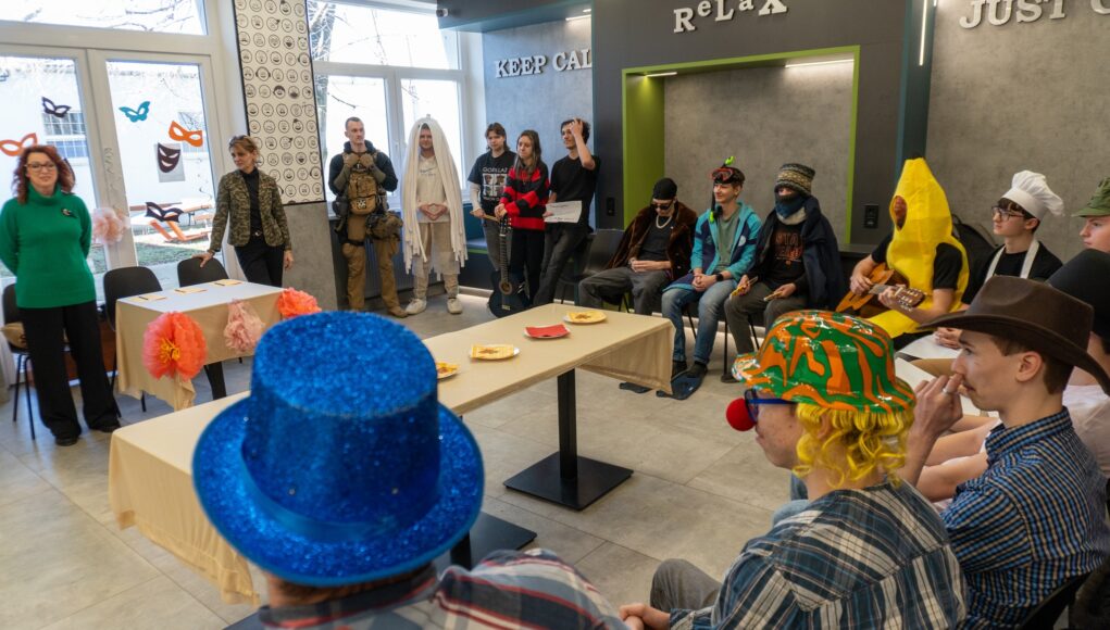 Jelmezverseny fánk evéssel a Pollákban!…