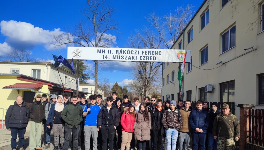 Laktanya-látogatáson a Pollák 9.B osztálya!…