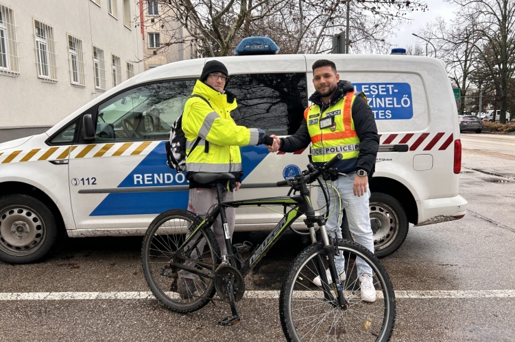 Meglett az udvarról elvitt kerékpár írja a police.hu…
