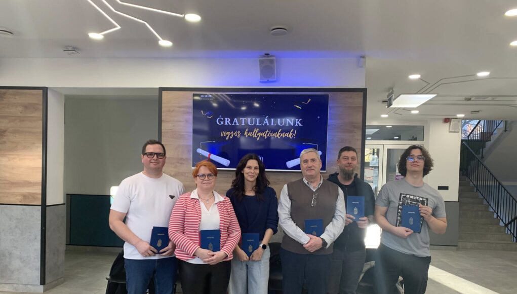 Technikusi bizonyítványt szereztek a felnőttek szakmai oktatásában résztvevő szo…