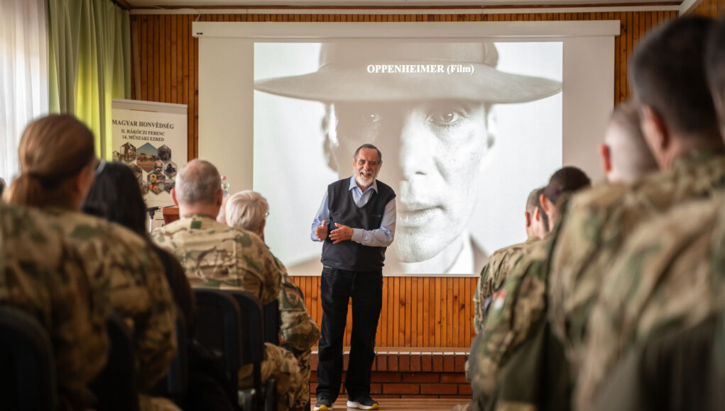 „Az ember ezt, ha egykor ellesi, vegykonyhájában szintén megteszi.”…