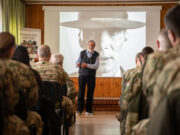 „Az ember ezt, ha egykor ellesi, vegykonyhájában szintén megteszi.”…