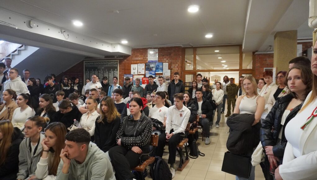 A HSZC Sz̳e̳n̳t̳e̳s̳i̳ Zs̳o̳l̳d̳o̳s̳ Fe̳r̳e̳n̳c̳ Te̳c̳h̳n̳i̳k̳u̳m̳ h̳ír̳e̳i̳…